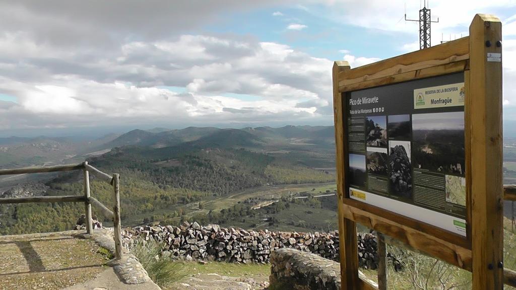 Los Montes Casa de hóspedes Casas de Miravete Exterior foto